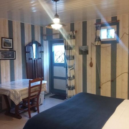 Les Petites Chapelles Bed & Breakfast Saint-Pierre-de-Plesguen Dış mekan fotoğraf