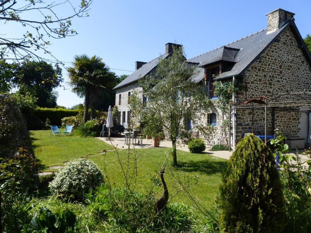 Les Petites Chapelles Bed & Breakfast Saint-Pierre-de-Plesguen Dış mekan fotoğraf