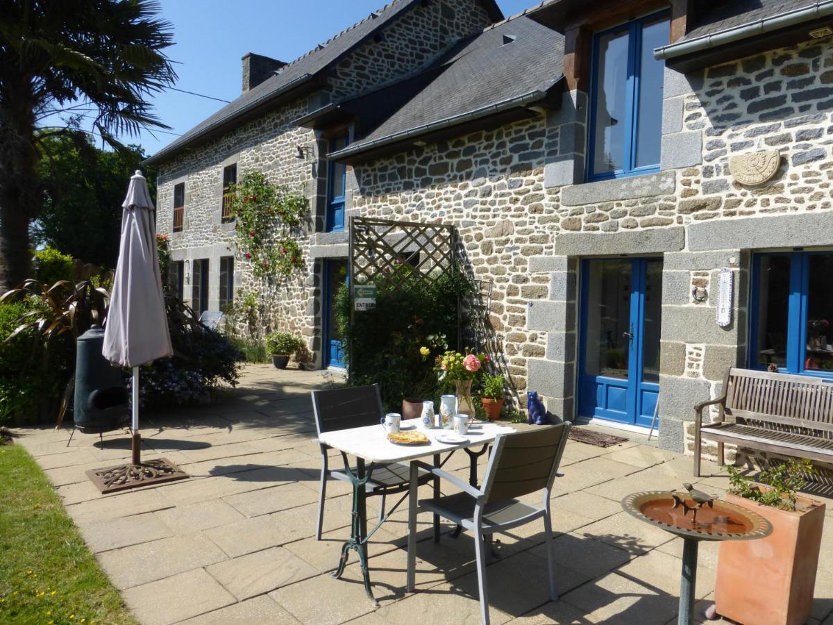 Les Petites Chapelles Bed & Breakfast Saint-Pierre-de-Plesguen Dış mekan fotoğraf