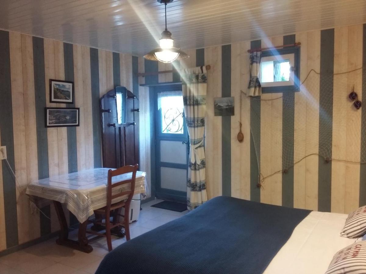 Les Petites Chapelles Bed & Breakfast Saint-Pierre-de-Plesguen Dış mekan fotoğraf